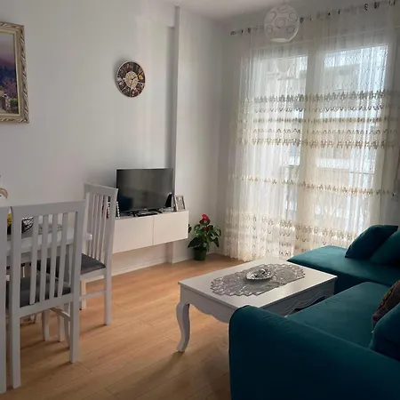 Moni's Comfy Тирана